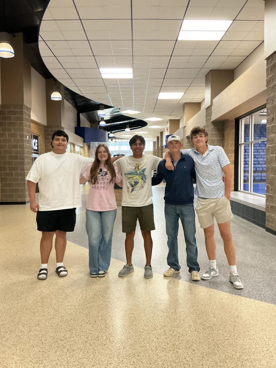 Seniors Alex Quinonez, Calla Rudoph, Chris Perez, Trapper Murdock and Beau Bryant share advice to undersclassmen.