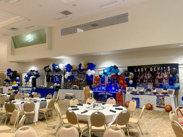 300 attend athletic banquet at Fredonia Hotel